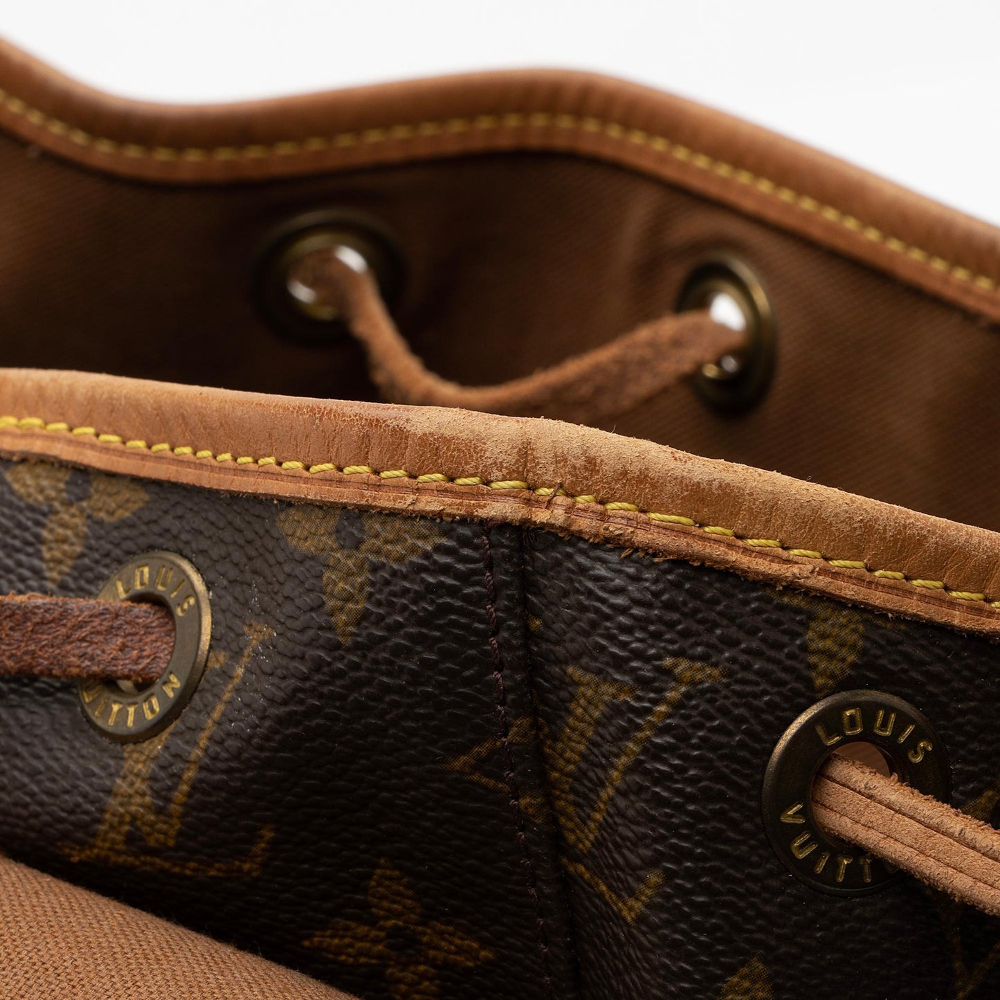 Louis Vuitton Vintage Monogram Canvas Montsouris MM Backpack (SHF-rQuQek)