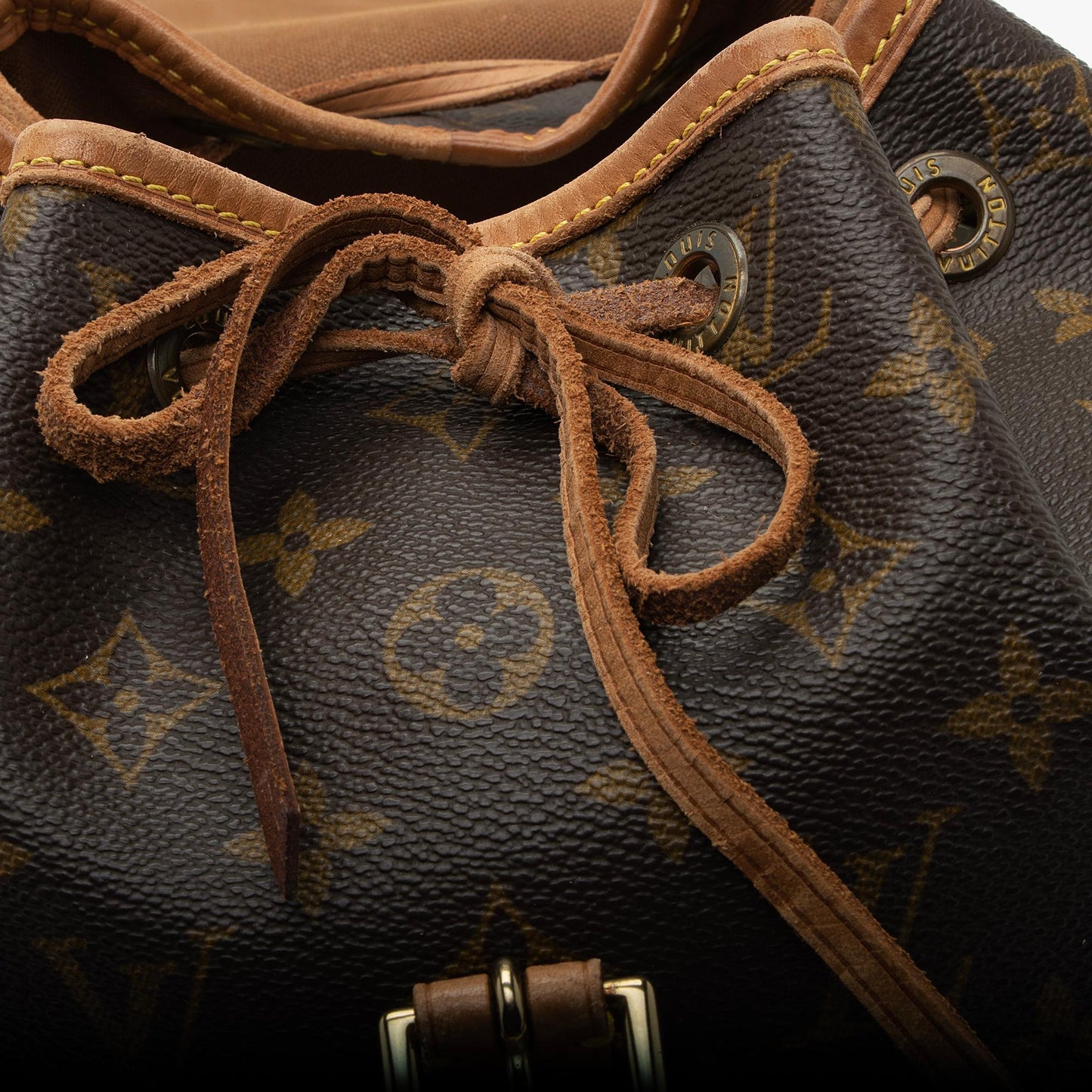 Louis Vuitton Vintage Monogram Canvas Montsouris MM Backpack (SHF-rQuQek)